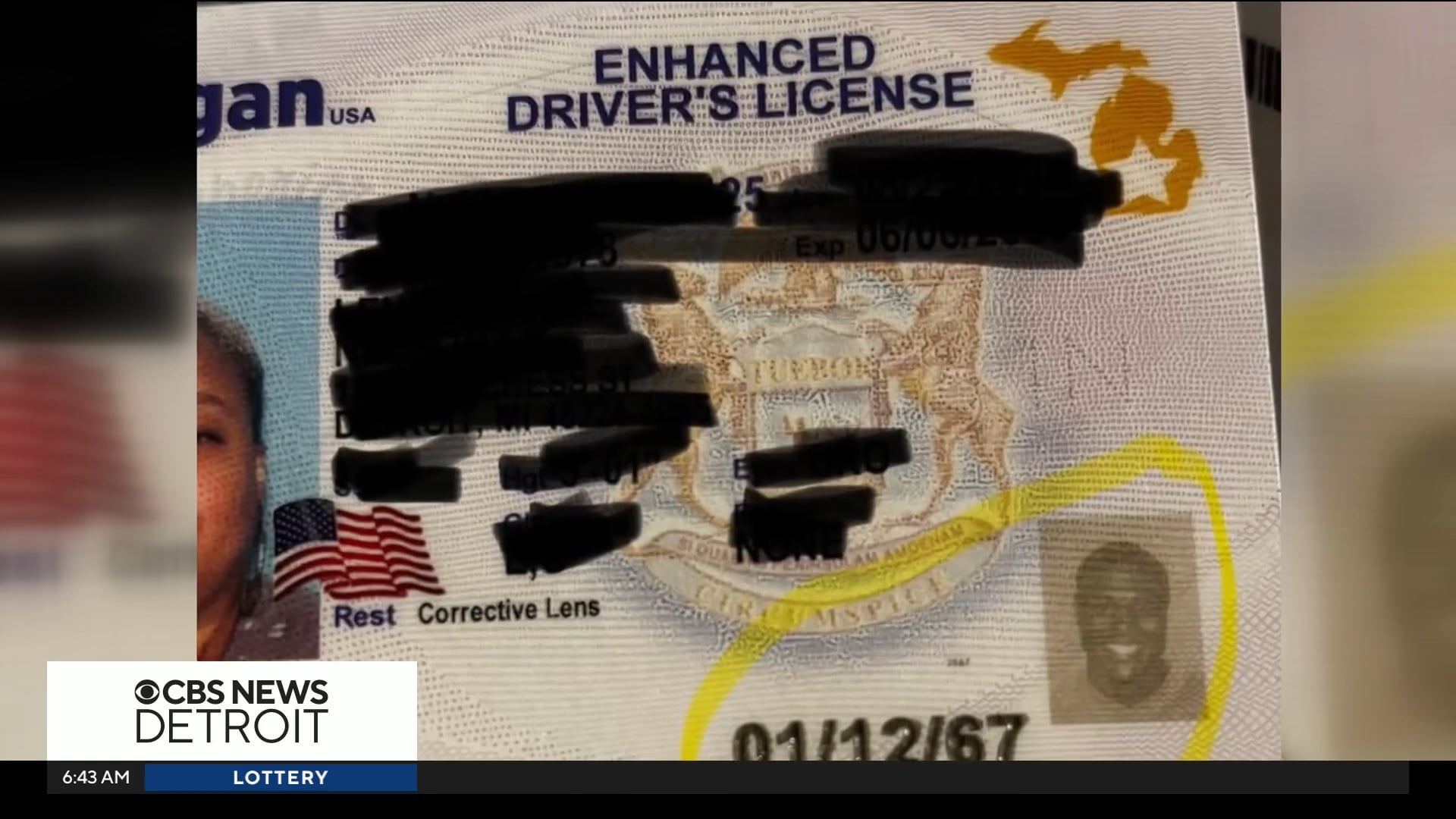 Las licencias e identificaciones defectuosas en Michigan incluían la fecha de nacimiento de ejemplo del 12 de enero de 1967, sin exponer datos de un residente real (Captura de video: CBS News Detroit).