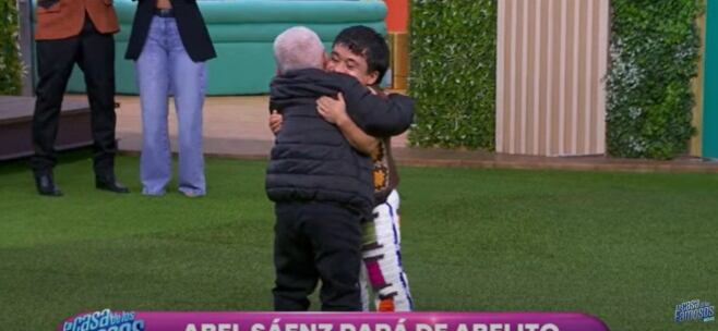 Los habitantes tuvieron la oportunidad de convivir con sus familiares durante u día. (Captura de pantalla YouTube)