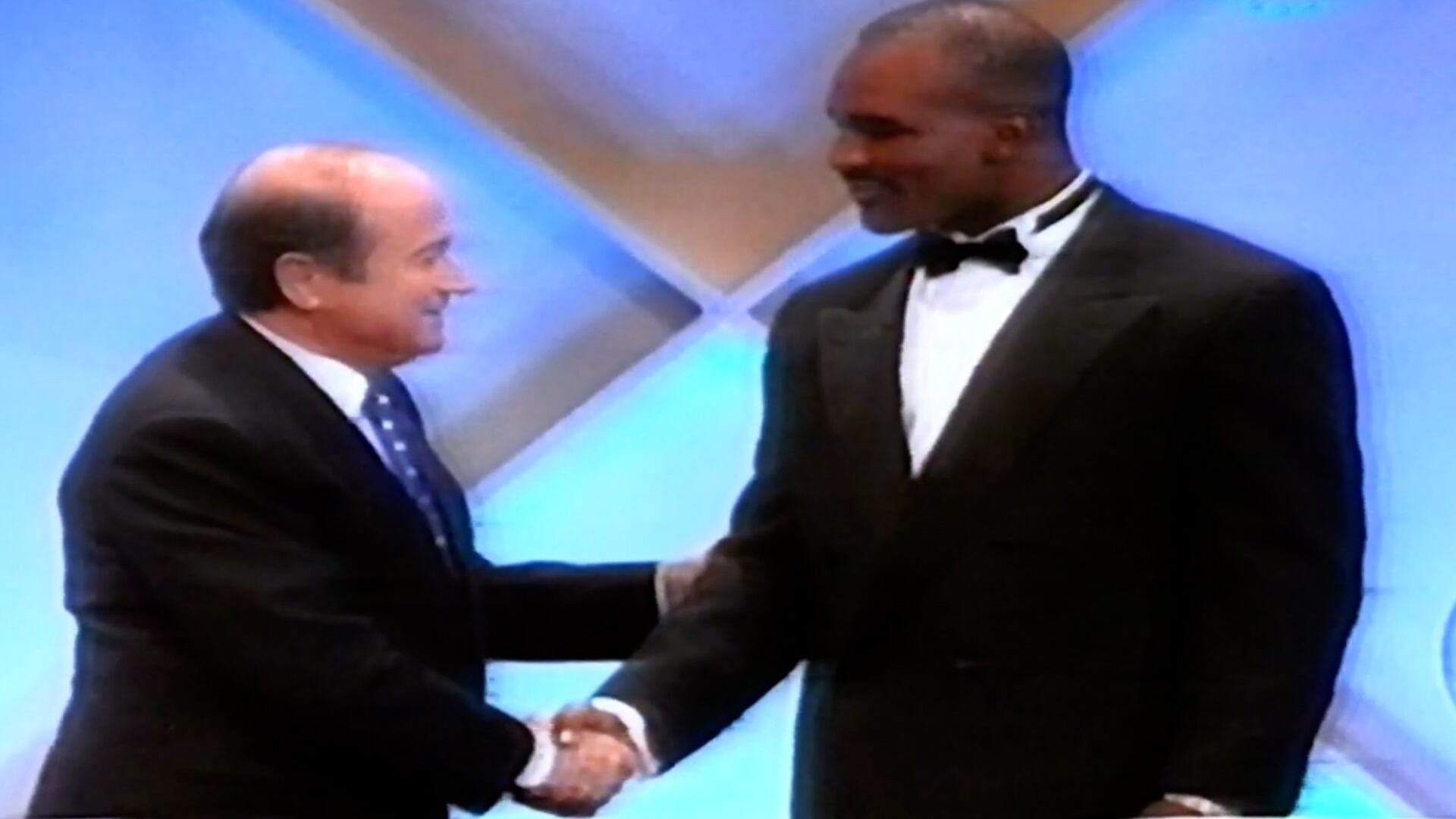 Evander Holyfield estuvo en el sorteo del Mundial 1994