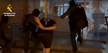 16/09/2026 Uno de los detenidos ingresa en la Comandancia de la Guardia Civil de Huelva.
POLITICA ANDALUCÍA ESPAÑA EUROPA HUELVA SOCIEDAD
GUARDIA CIVIL