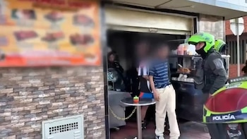 El operativo en el barrio Aures de Suba finaliza con la captura de cuatro personas y el decomiso de equipos de dosificación - crédito Policía de Bogotá