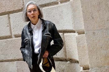 La canadiense Anne Carson, una de las poetas más prestigiosas del mundo y ahora Premio Nobel de Literatura, el 12 de mayo de 2025 en Barcelona (España). EFE/Toni Albir
