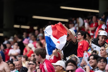 A Maré Vermelha chega à Copa do Mundo de 2026 com uma derrota por 6 a 2 para o Brasil, uma vitória por 4 a 2 sobre a República Dominicana e um empate em 1 a 1 contra a Bósnia, dividindo o grupo com as potências Inglaterra e Croácia. (Facebook/Fepafut Panamá)