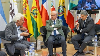 Felipe González, expresidente del Gobierno de España, recibe en la OEI premio Ana Frank por su aportación a los procesos internacionales de paz