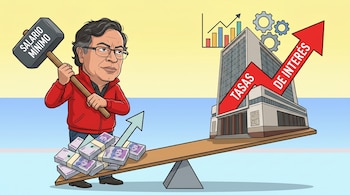 Caricatura de Gustavo Petro con un martillo "SALARIO MÍNIMO" sobre fajos de dinero en un balancín, frente a un edificio con flecha ascendente "TASAS DE INTERÉS".