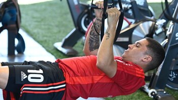 Juanfer Quintero no entrenó con