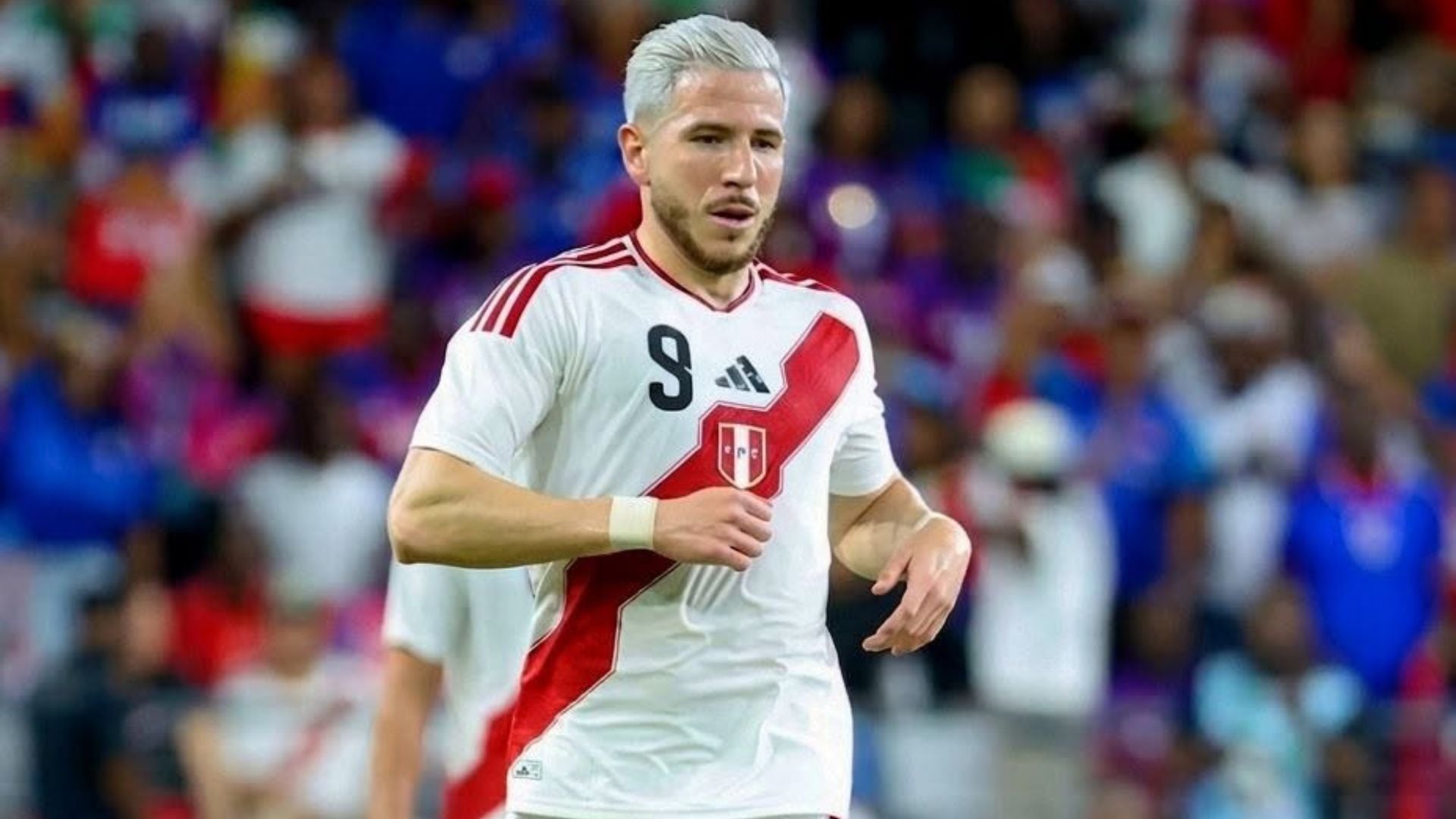 Adrián Ugarriza ha ocupado el rol de atacante con Perú en la segunda ventana FIFA del 2026 con opiniones cruzadas. - Crédito: FPF