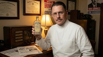 El Dr. J.R. Brinkley exhibe