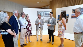 Una exposición del Cuerpo Consultar en Santander acerca la diversidad cultural de seis países