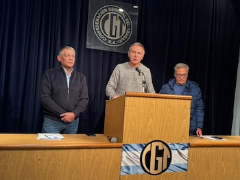 Jorge Sola, cotitular de la CGT, en una conferencia de prensa