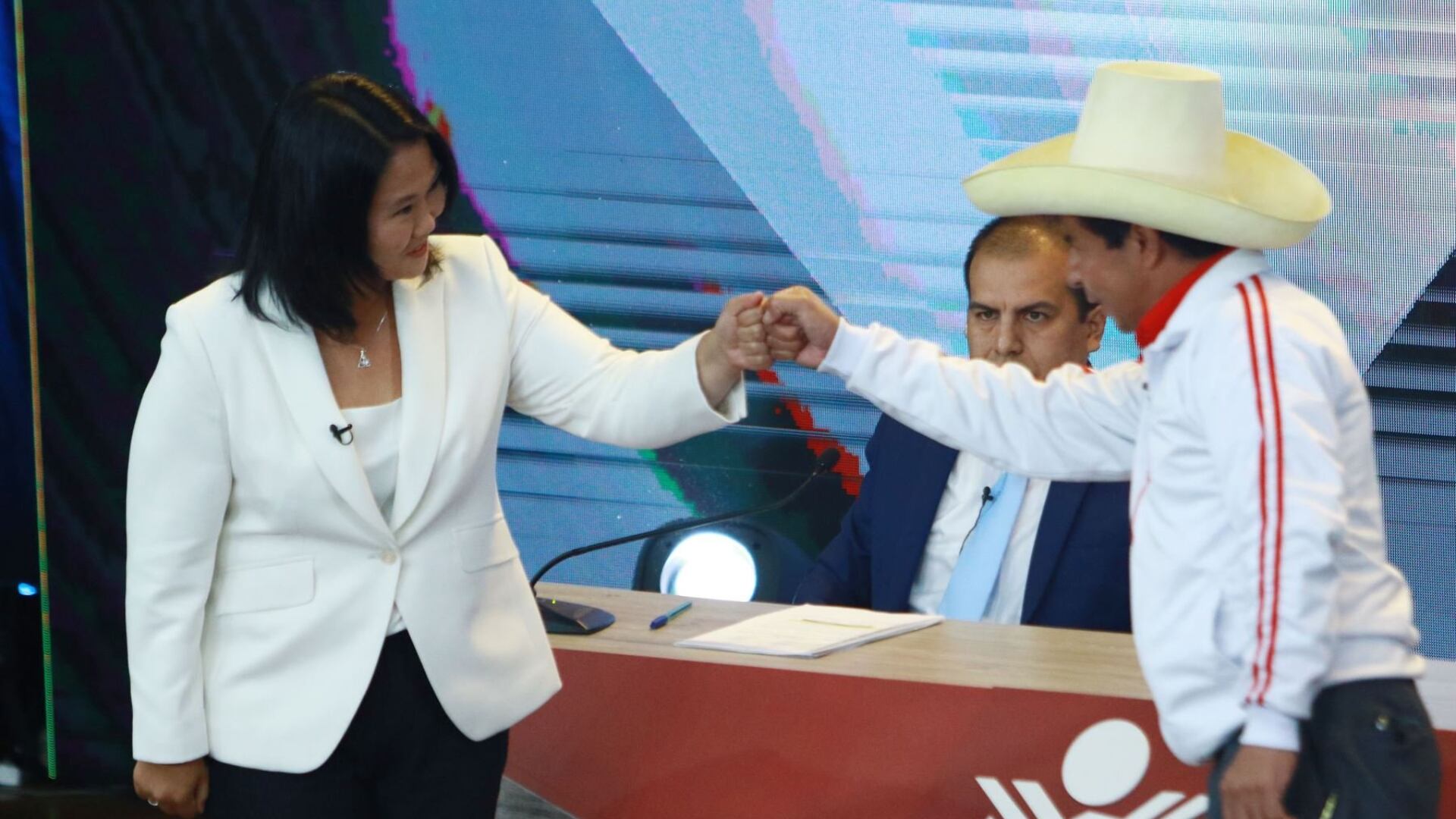 Keiko Fujimori perdió contra Pedro Castillo, pese al apoyo que recibió de Mario Vargas Llosa. Foto: Andina