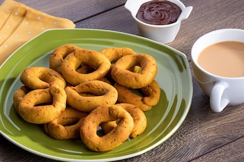 Las rosquillas elaboradas con harina de maíz y queso seco forman parte de las recetas que han pasado de generación en generación en Guanacaste. (Cortesía)