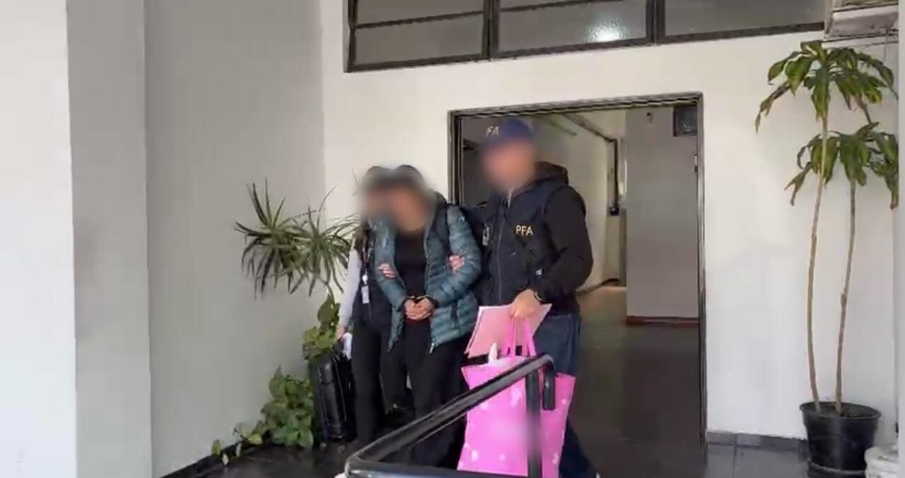 La Policía Federal extraditó a ciudadana chilena buscada en España por robo