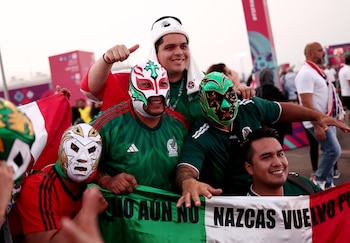 La afición mexicana espera el