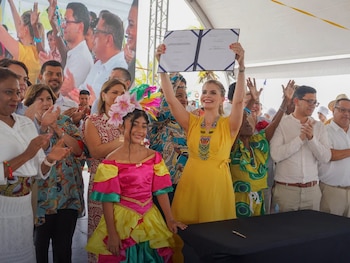 Laura Fernández, presidenta de Costa Rica, durante la firma del megaproyecto. Crédito: Presidencia de la República