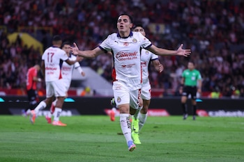 Santiago Sandoval y Hugo Camberos de Chivas reúnen cerca de dos terceras partes de los minutos totales de la Selección Mexicana en el máximo circuito. (X/ @Chivas)