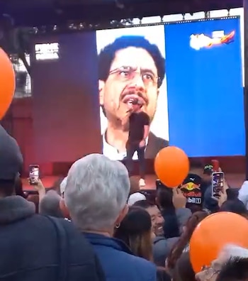 Figuras como Iván Cepeda, Sergio Fajardo y Vicky Dávila aparecen en la secuencia visual como críticos y rivales del candidato - crédito Captura de Video X/La Silla Vacía