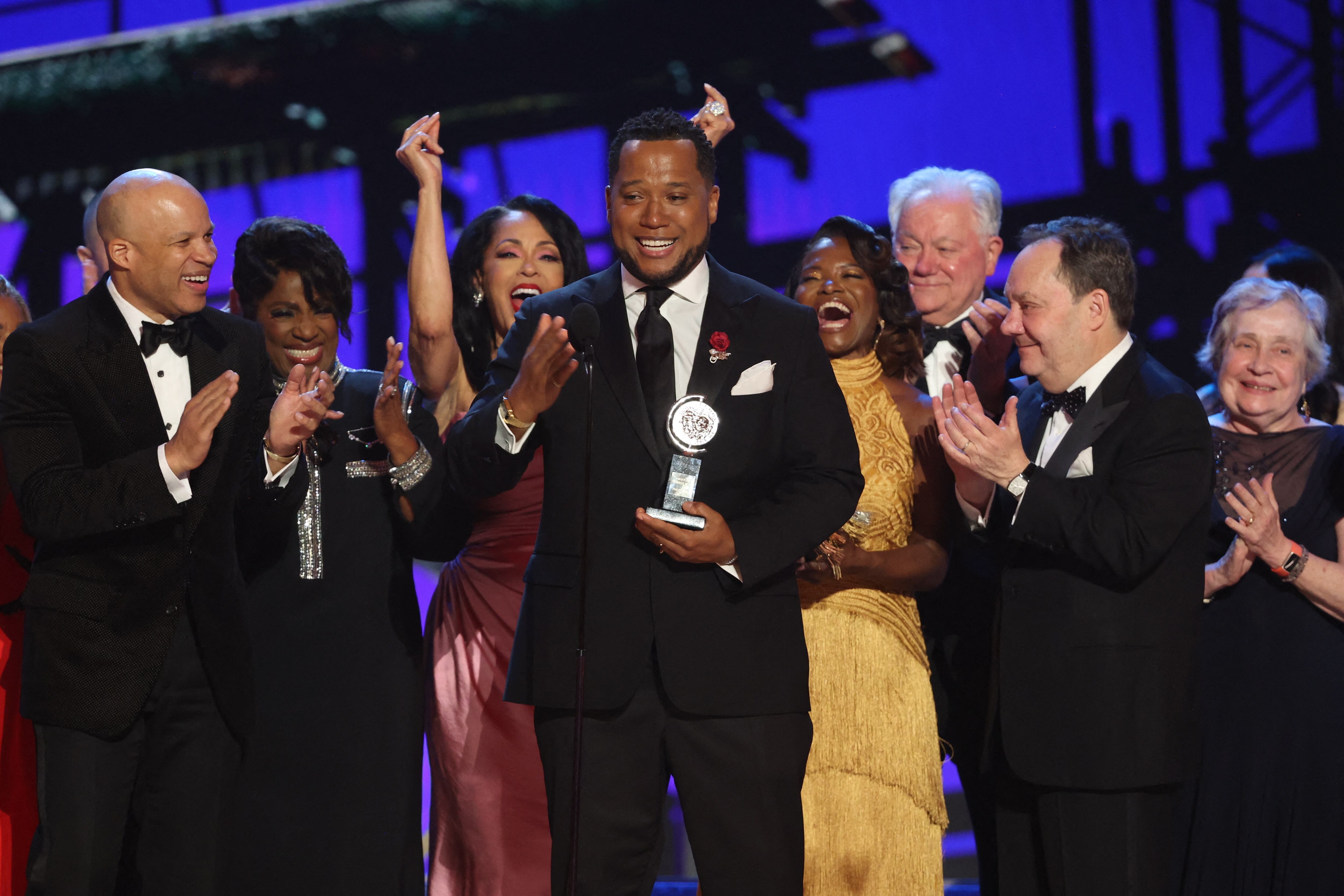 Glenn Davis, LaTanya Richardson Jackson, Branden Jacobs-Jenkins y LaChanze reciben el premio a la mejor obra por