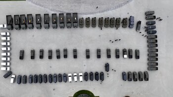 En la fila superior a