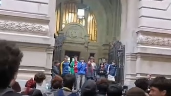 Alumnos tomaron el Nacional Buenos Aires y el Pellegrini para exigir que se cumpla la ley de financiamiento universitario
