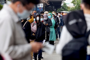 Los científicos del MIT también desarrollaron un nuevo recubrimiento para proteger aún más el ARNm de la degradación una vez que atraviesa el revestimiento del estómago y se dirige a las células (REUTERS)