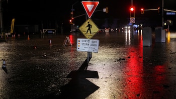 Las lluvias de El Niño reducen el riesgo de grandes incendios en el sur de California, pero elevan otra amenaza