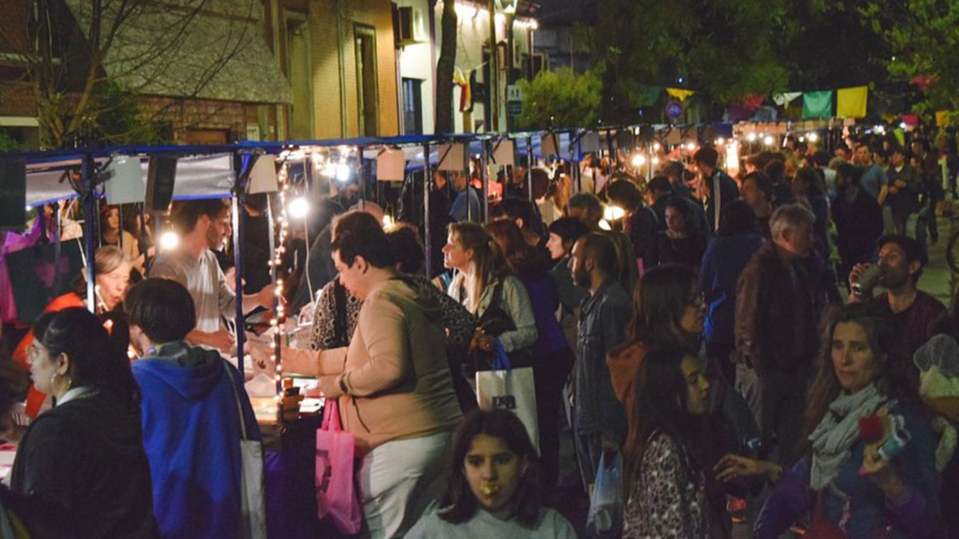 La Feria del Libro de Flores se hará el sábado 3 de octubre, con entrada gratuita, actividades en la calle y una programación que incluye a más de 200 editoriales