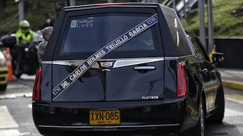 En fotos: la llegada de la carroza fúnebre del ministro Carlos Holmes Trujillo
