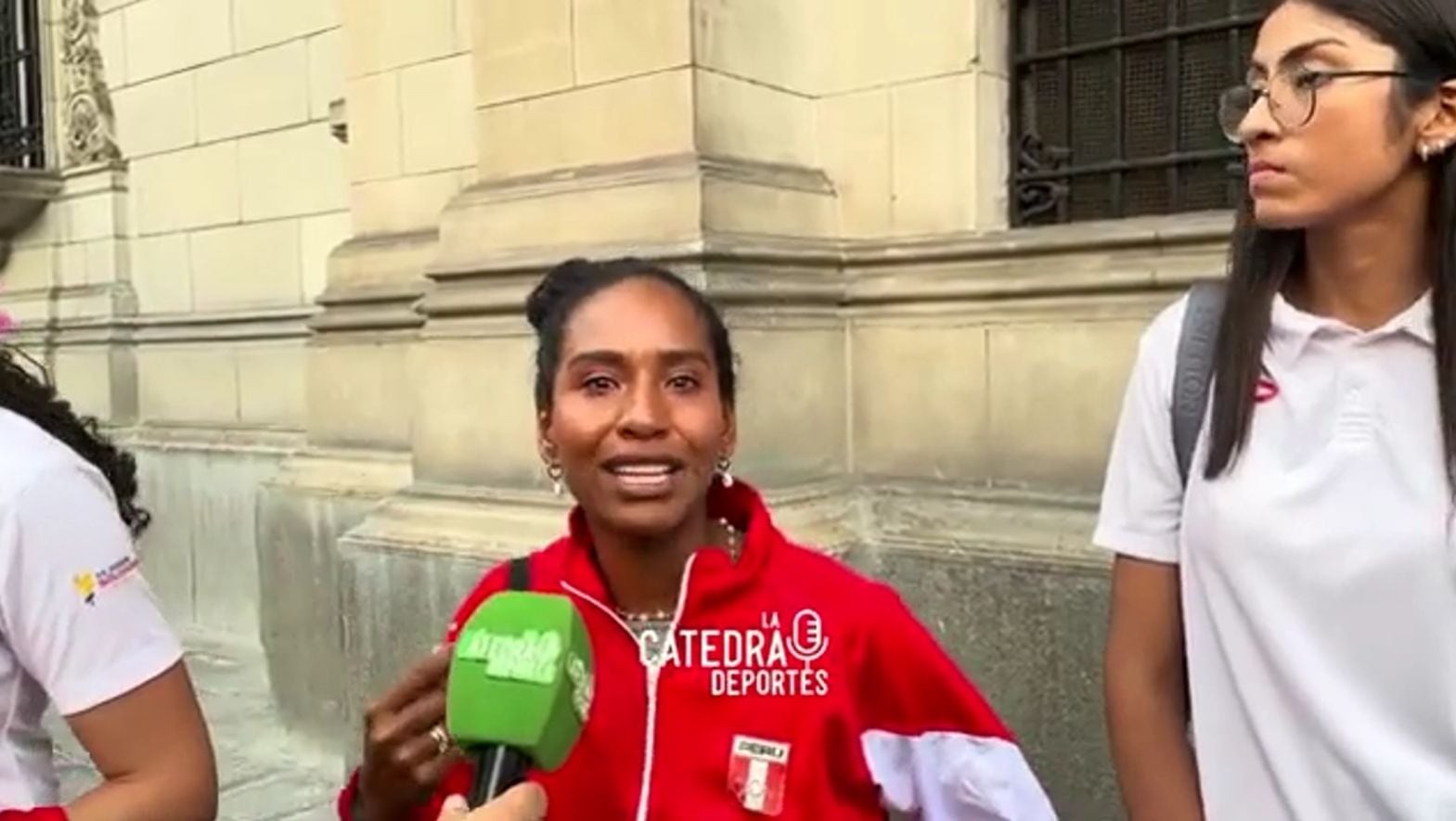 Más de 30 medallistas quedaron fuera del homenaje en Palacio, desatando indignación y testimonios que evidencian largas esperas y una sensación de abandono. (Facebook / La Catedra Deportes)