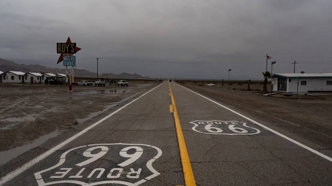 La Ruta 66, concebida por Cyrus Avery en los años veinte, simboliza el avance del transporte y la publicidad automotriz en Estados Unidos. (AP)
