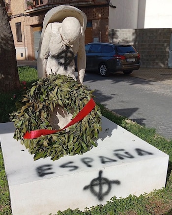 11/10/2026 Memoria.- Vandalizan en Quart de Poblet una escultura de homenaje a 14 vecinos fusilados por el franquismo.
El Ayuntamiento de Quart de Poblet (Valencia) condena "enérgicamente" un ataque contra la escultura 'El Pes de la Memòria'. Este monumento es un espacio de reconocimiento y dignidad que rinde homenaje a 14 vecinos del municipio fusilados por el franquismo.
ESPAÑA EUROPA SOCIEDAD COMUNIDAD VALENCIANA
AJUNTAMENT QUART DE POBLET