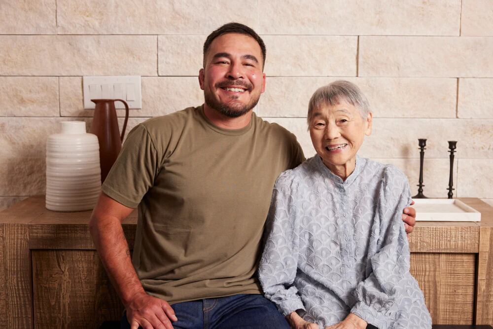 Justin Gill y su abuela, Judy Yokoyama. (Bachan)