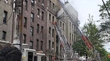 Triple tragedia en Nueva York: mueren dos gemelos de 6 años y ya son tres los hermanos fallecidos en el incendio del Bronx