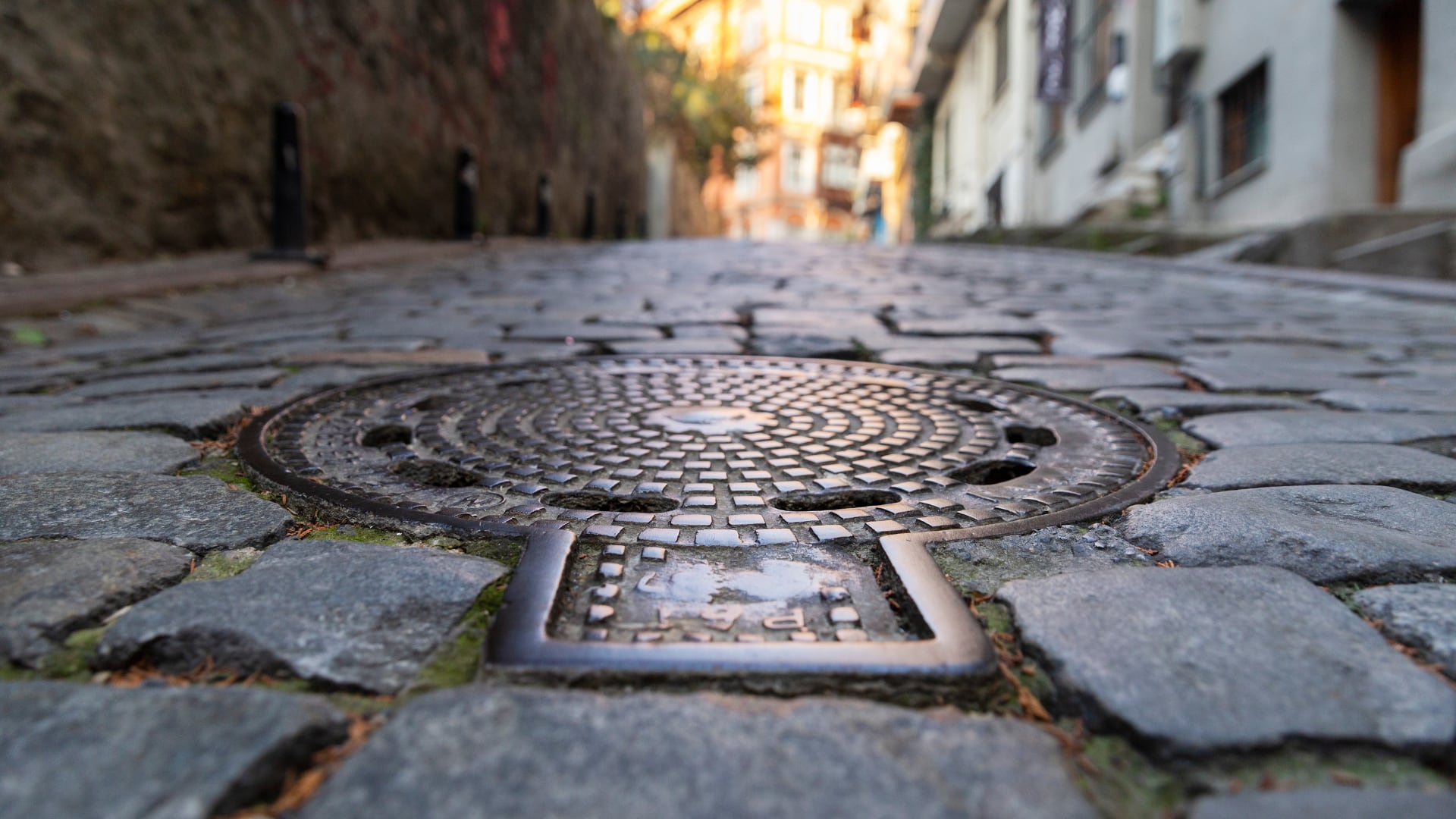 ALCANTARILLAS ABIERTAS: Peligro en Bogotá Sur