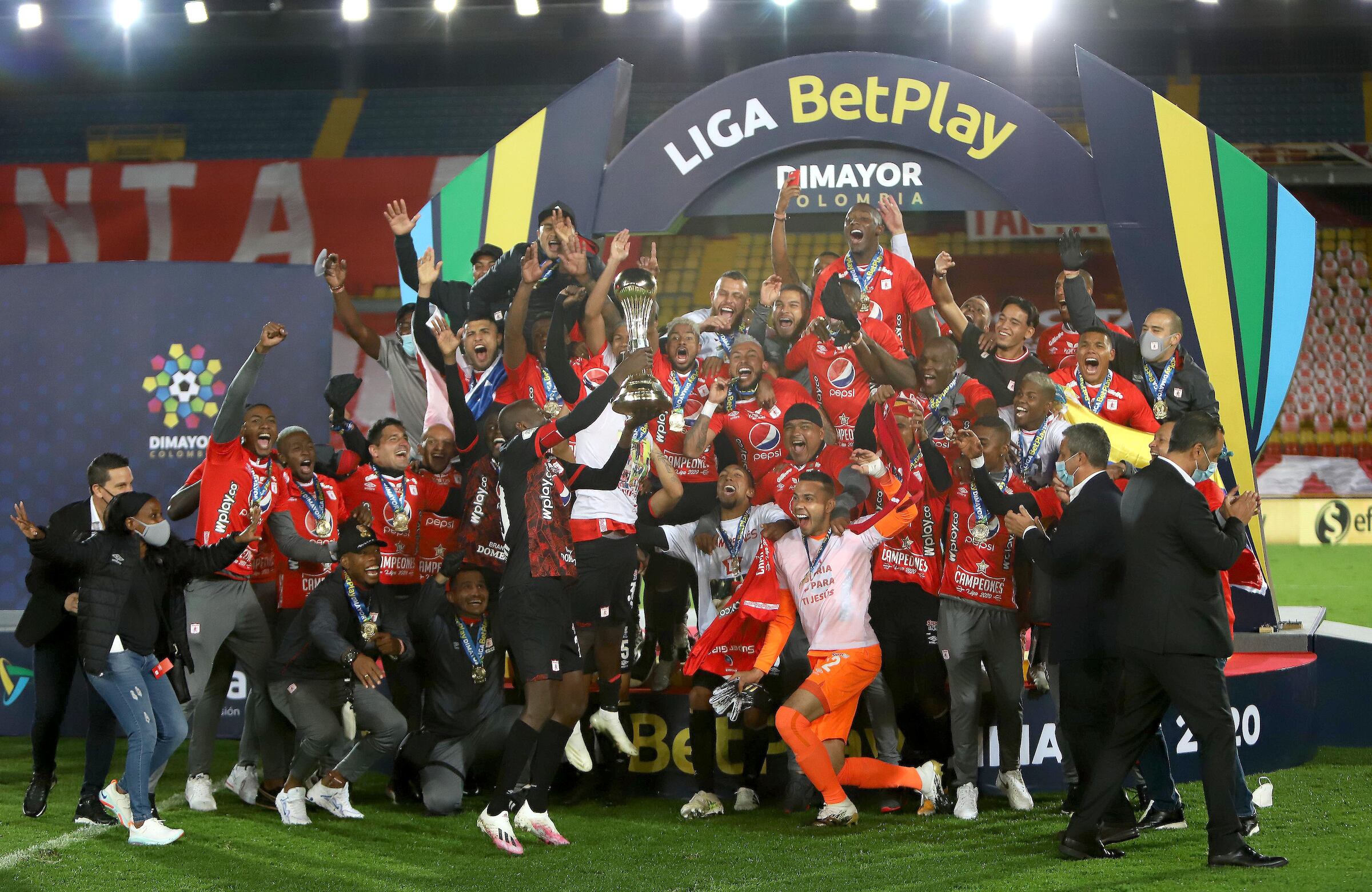 América de Cali se coronó campeón de la Liga BetPlay 2020 con el técnico Juan Cruz Real, que solo necesitó seis meses para llegar al título - crédito Colprensa/Dimayor