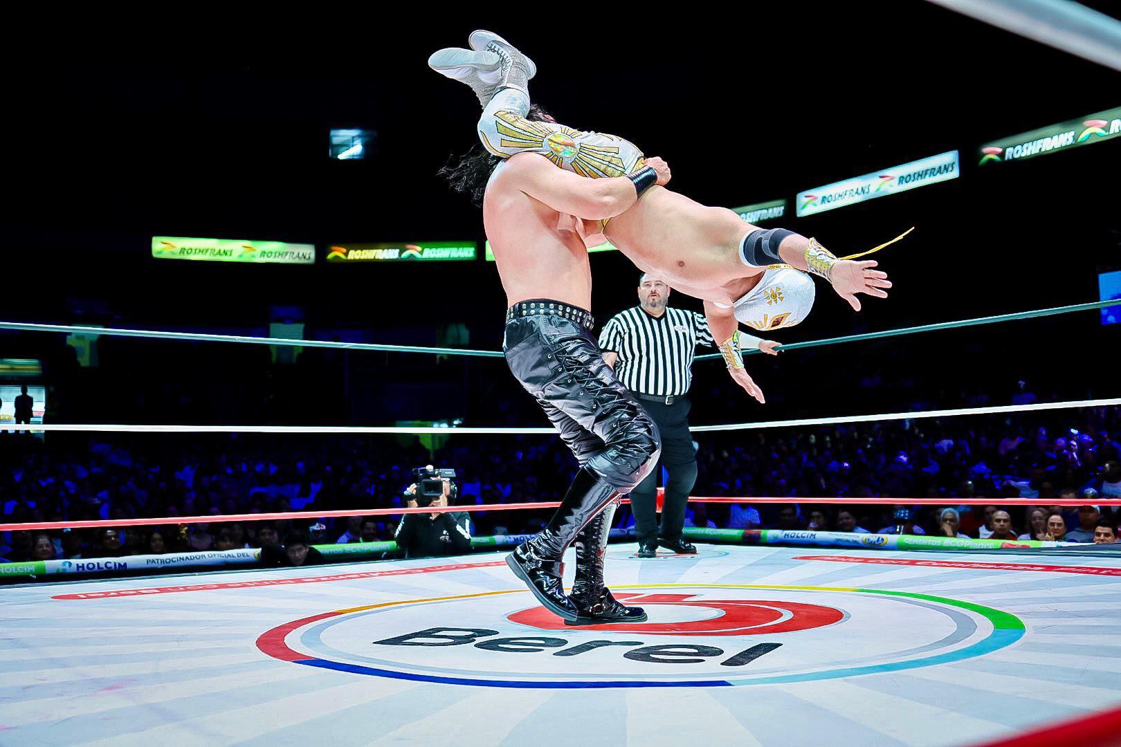 El Rey de Plata y Oro lideró una lucha estelar vibrante donde la coordinación con Star Jr. y Flip Gordon desató ovaciones en la Arena México. (Cortesía: CMLL)