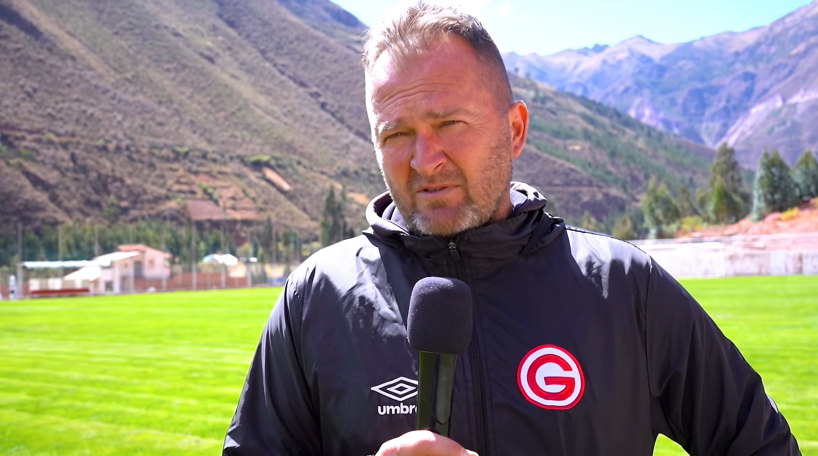 El entrenador Lisandro Greppo explicó que el rendimiento de sus dirigidos lo invitan a ser optimista en el Torneo Clausura 2026. Crédito: Facebook Solo Deporte. (Imagen Ilustrativa Infobae)