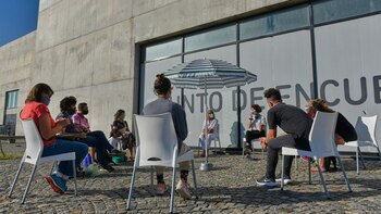 Todos los días, y a