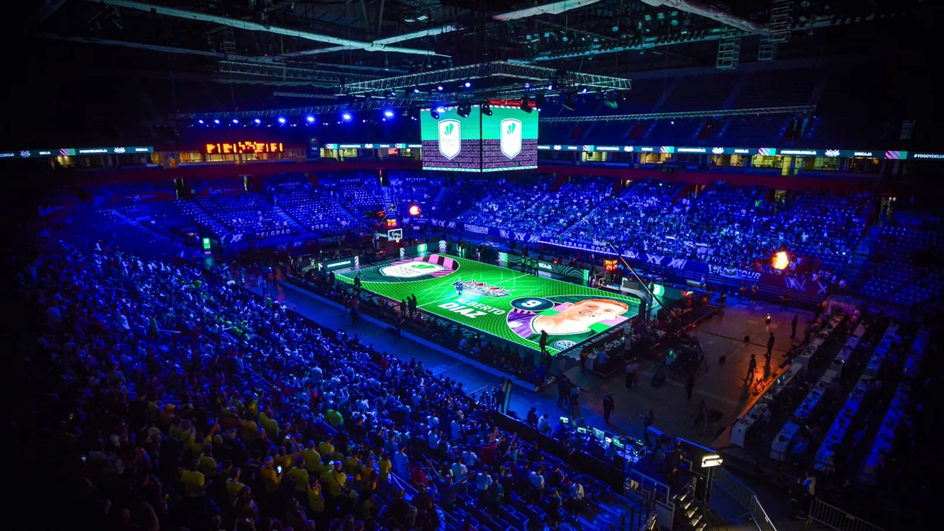 Esta tecnología se asentó primero en Europa. Un ejemplo de ello es esta imagen tomada durante un partido de la Liga de Campeones en Belgrado, Serbia. (ASB GlassFloor)