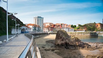 La ciudad balnearia española construida frente al mar y abandonada hace 20 años, que se convirtió en un pueblo fantasma