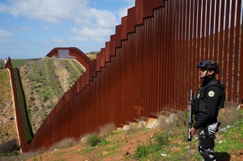 “Los políticos abrieron fronteras a
