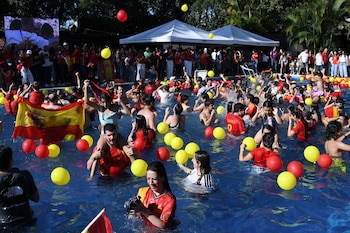 Españoles en Guatemala sufrieron y gozaron el título mundial de La Roja