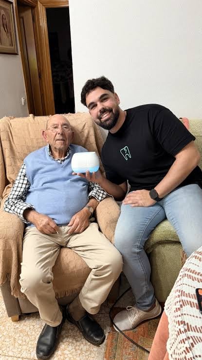 La herramienta reúne recuerdos, recetas y anécdotas mediante conversaciones guiadas para que las familias puedan conservar las historias de sus mayores.