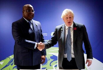 El presidente de la República Democrática del Congo, Felix Tshisekedi, junto al primer ministro británico, Boris Johnson, en la apertura de la COP26 en Glasgow. Alberto Pezzali/Pool via REUTERS