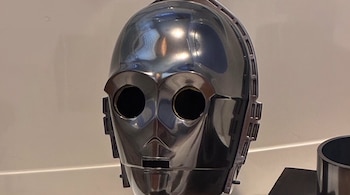 Cabeza de C3-PO con IA