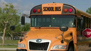 La Junta Escolar de Broward aprobó el programa de cámaras en autobuses: se espera que genere millones en multas