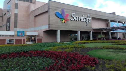 Mujer murió tras violento ataque en el centro comercial Santafé en Bogotá: lo que se sabe