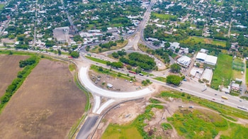 El Salvador planea renovar su red vial bajo estrictas condiciones financieras y legales. El proceso de selección genera preguntas sobre transparencia y beneficio real para el país (Foto Periférico Claudia Lars, archivo/ referencia. Cortesía Asamblea Legislativa)