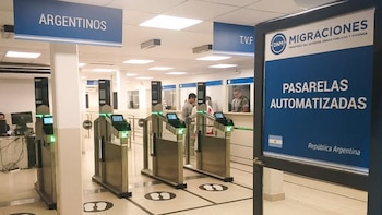 Ordenaron expulsar a tres chilenos