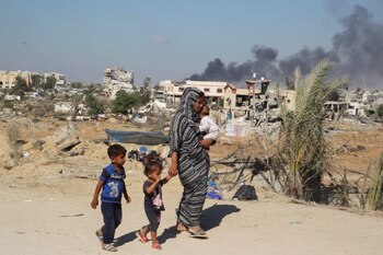 Una mujer palestina y niños